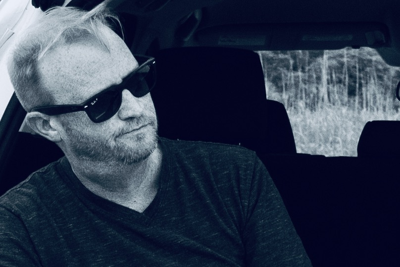 Patrick Nagel Style Portrait - DrawGPT