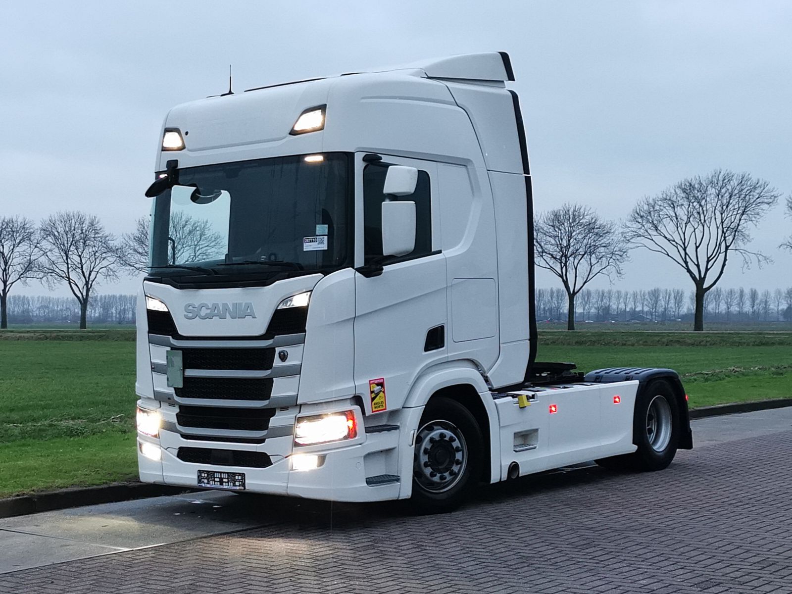 White SCANIA Truck - DrawGPT